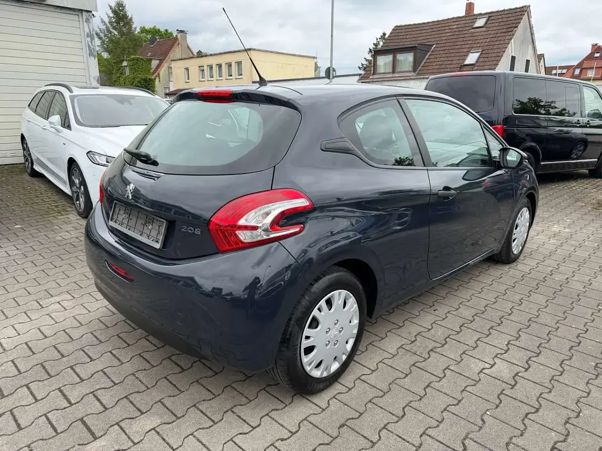 Gebraucht Peugeot 208 Access 68 PS (50 kW) 2015 Lack grau Kleinwagen