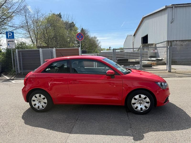 Gebraucht Audi A1 Attraction 86 PS (63 kW) 2011 Rot Kleinwagen