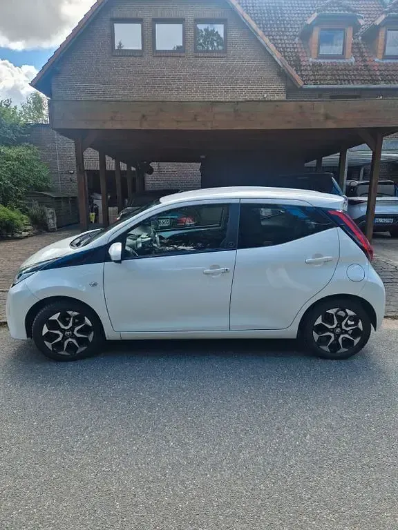Gebraucht Toyota Aygo X-play 72 PS (52 kW) 2020 Weiß Kleinwagen