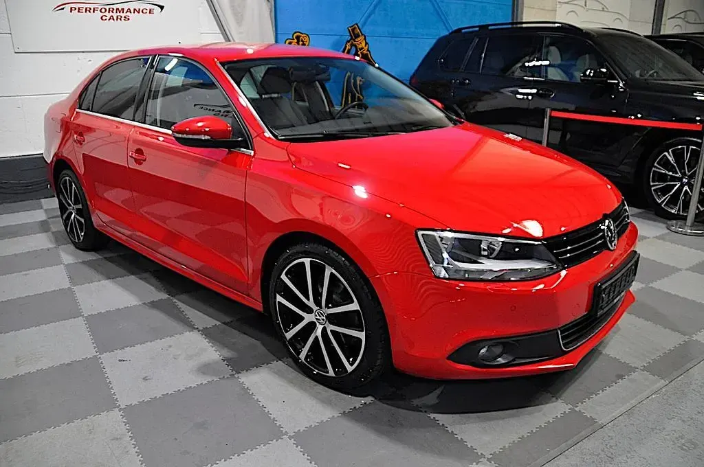 Gebraucht VW Jetta Sport 160 PS (117 kW) 2012 Rot Limousine