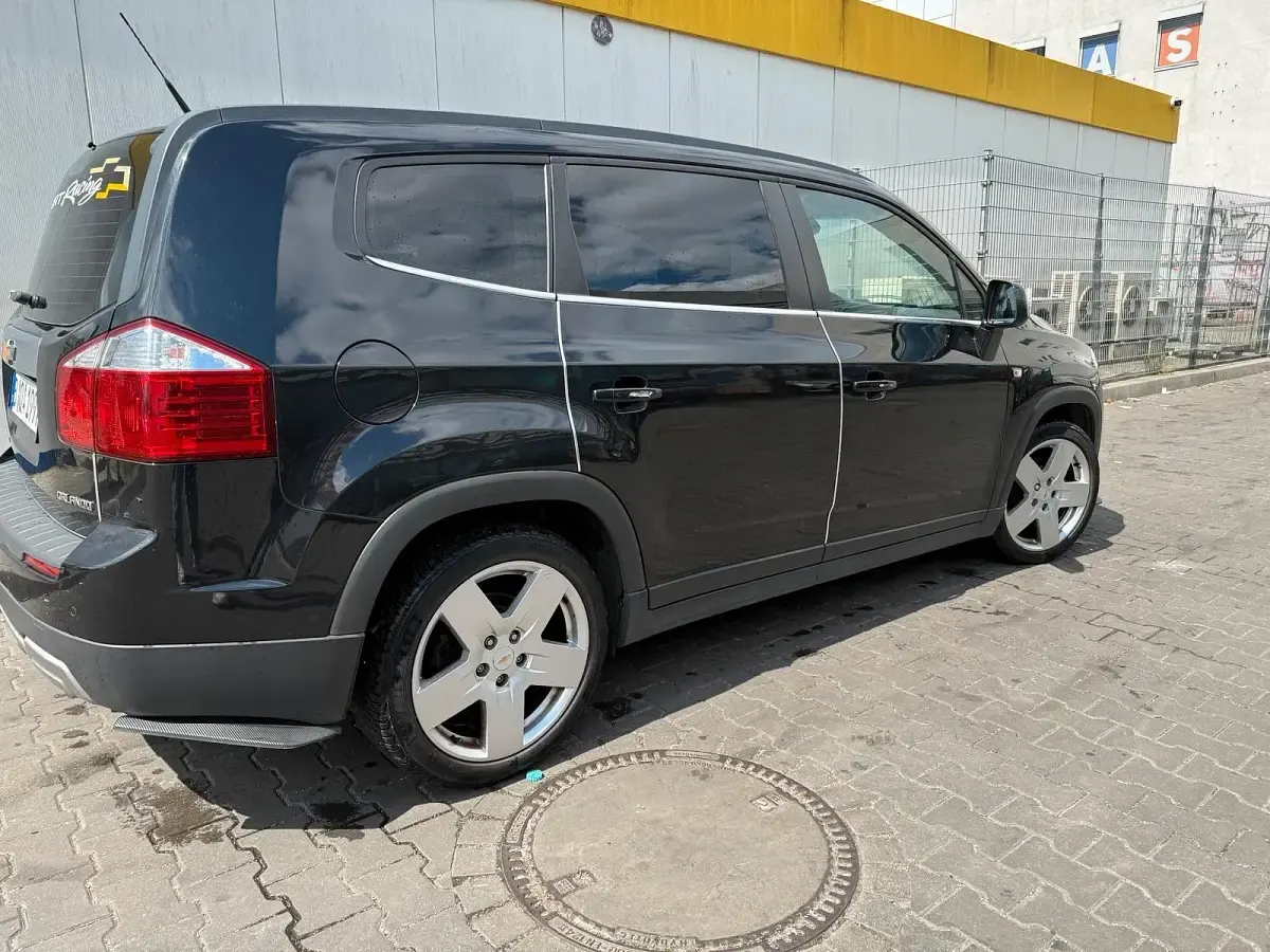 Gebraucht Chevrolet Orlando 141 PS (103 kW) 2011 Schwarz Van / Kleinbus