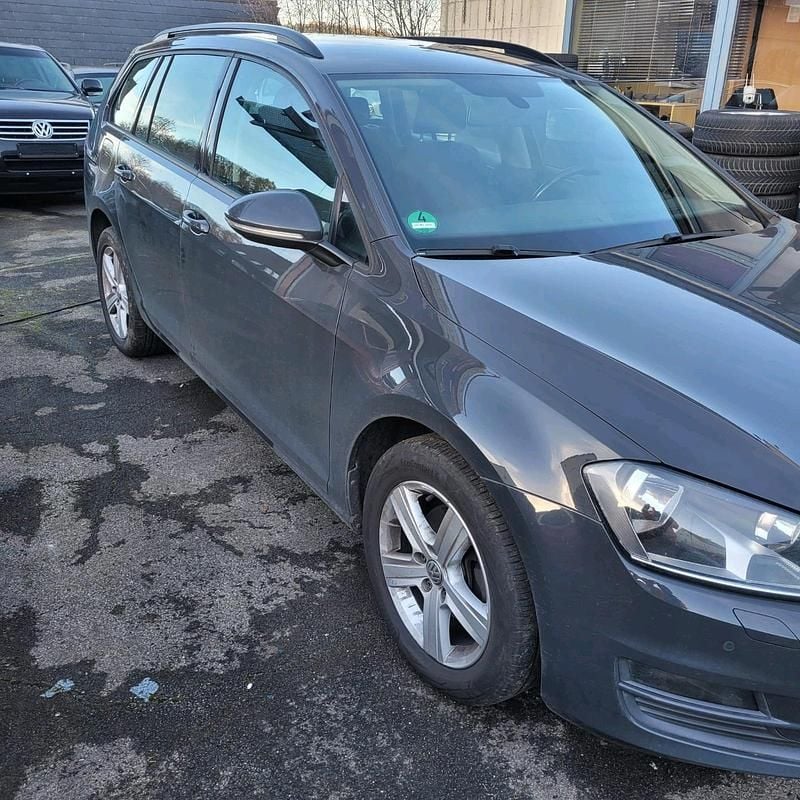 Grau Gebraucht 2015 VW Golf VII Kombi | 5.700 € - Bild 1/4