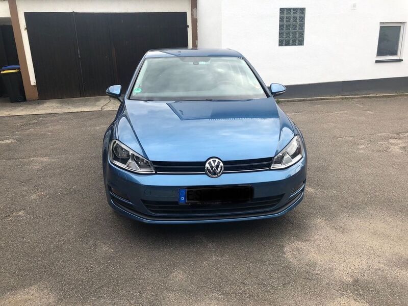 Blau Gebraucht 2013 VW Golf VII Trendline Limousine | 6.800 € (Fairer Preis) - Bild 1/4