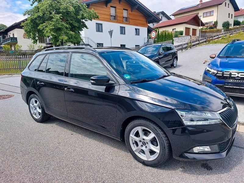 Schwarz Gebraucht 2022 Skoda Fabia Best of Kombi | 12.200 € (Guter Preis) - Bild 1/4