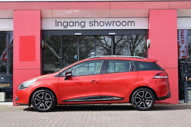 Second-hand Renault Clio IV Expression 73 CP (53 kW) 2015 Roșu Break
