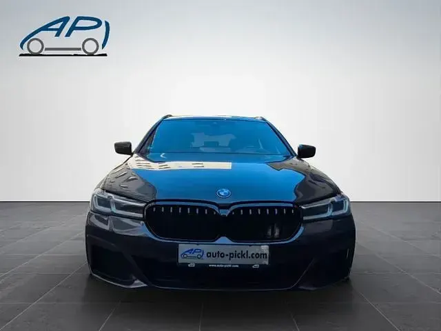 Gebraucht BMW 530 M Sport 286 PS (210 kW) 2022 Sophistograu Kombi