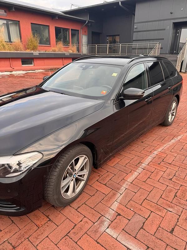 Używany BMW 520 Shadowline 190 KM (139 kW) 2019 Czarny Kombi