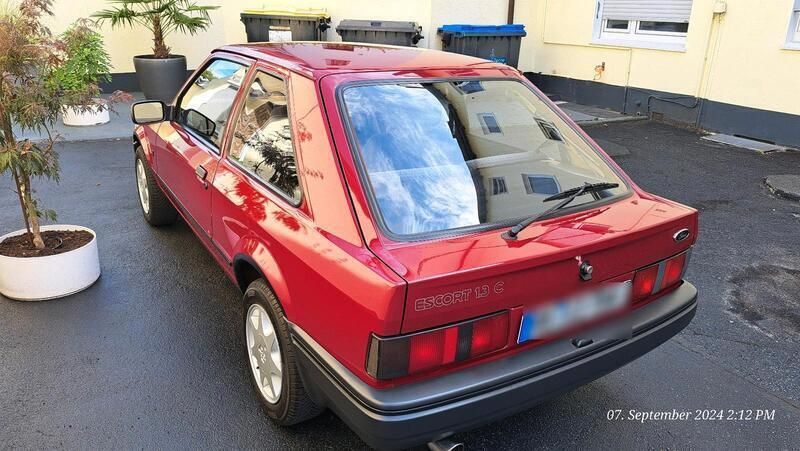 Rot Gebraucht 1988 Ford Escort Kleinwagen | 4.990 € - Bild 1/4