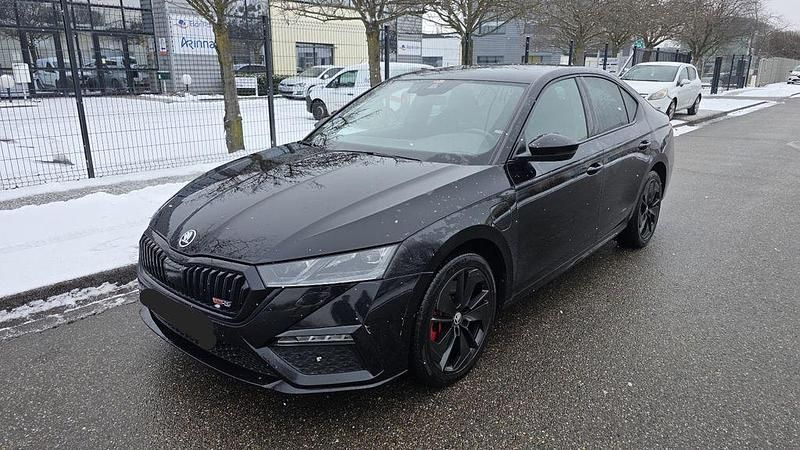 Schwarz Gebraucht 2021 Skoda Octavia vRS Limousine | 14.950 € - Bild 1/4