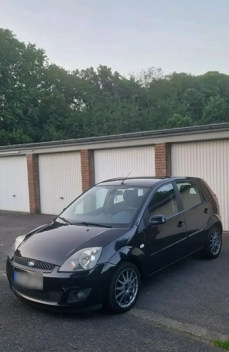 Gebraucht Ford Fiesta 70 PS (51 kW) 2007 Schwarz Kleinwagen
