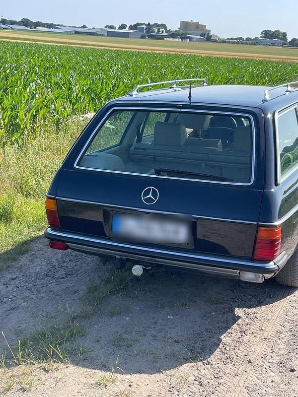 Gebraucht Mercedes 230 136 PS (100 kW) 1982 Blau Kombi