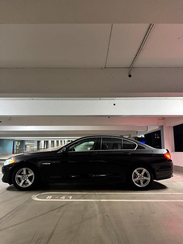 Gebraucht BMW 520 184 PS (135 kW) 2011 Schwarz Limousine