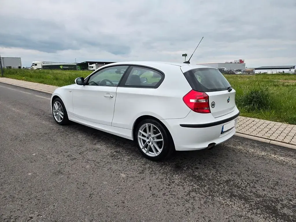Gebraucht BMW 120 Performance 122 PS (89 kW) 2010 Weiß Kleinwagen