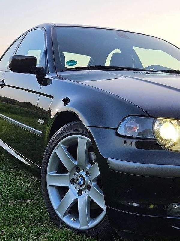 Schwarz Gebraucht 2003 BMW 325 Coupé | 9.900 € (Teuer) - Bild 1/4