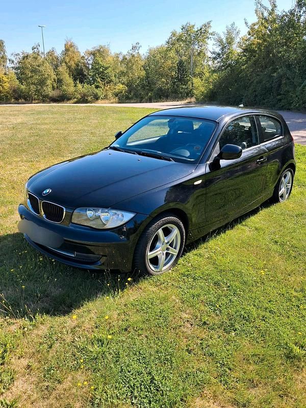 Schwarz Gebraucht 2010 BMW 116 Kleinwagen | 4.950 € (Etwas zu teuer) - Bild 1/4