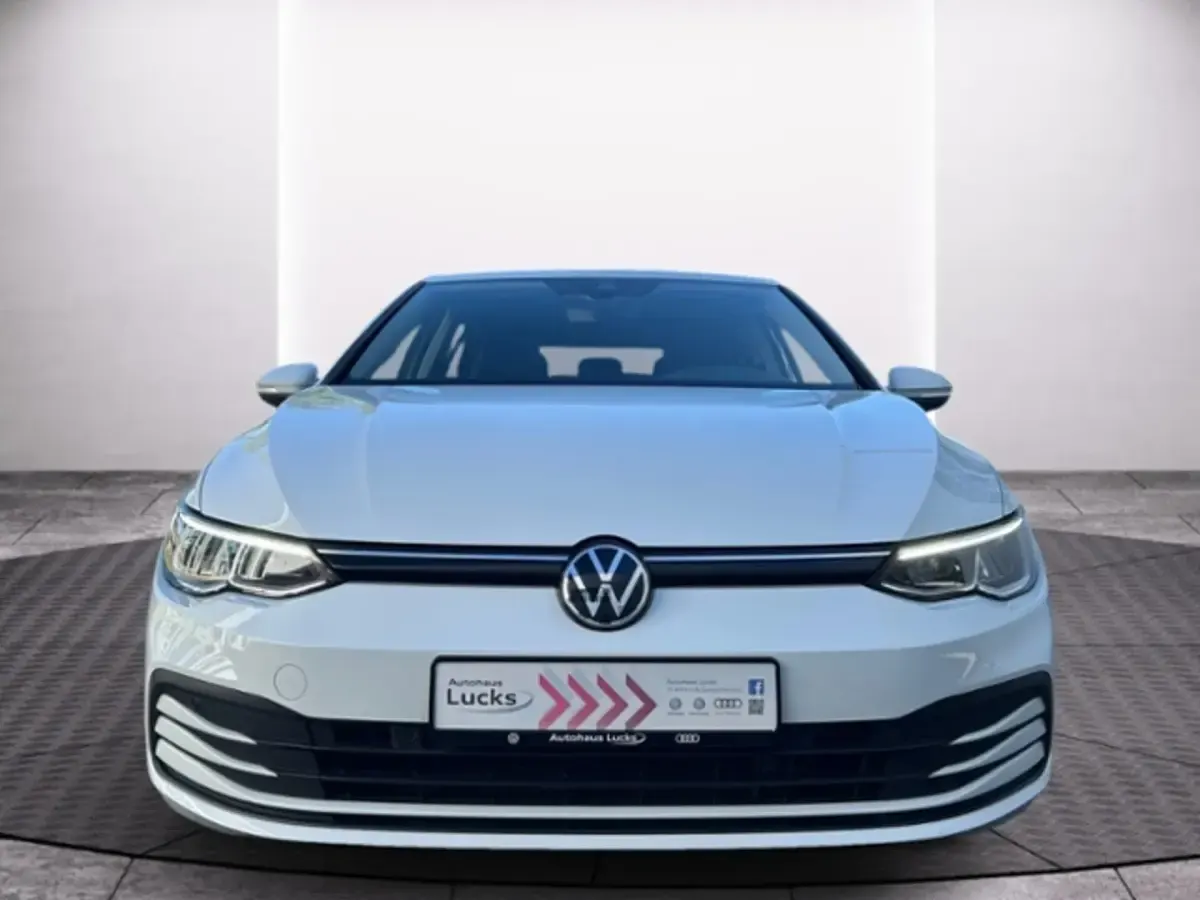 Gebraucht VW Golf VIII Life 131 PS (96 kW) 2020 Pure white Limousine