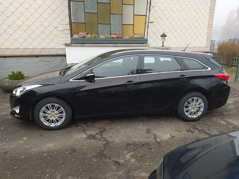 Gebraucht Hyundai i40 Edition 135 PS (99 kW) 2013 Schwarz Kombi