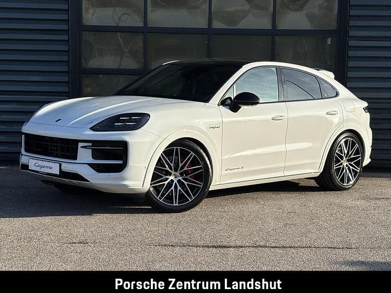 Weiss Neu 2025 Porsche Cayenne S E-Hybrid Coupe Black Edition Coupé | 155.627 € (Superpreis) - Bild 1/4