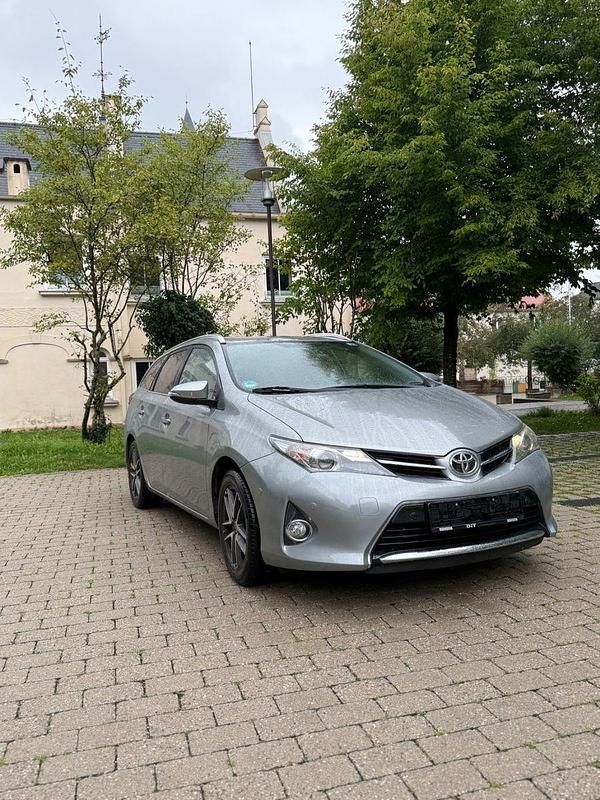 Gebraucht 2014 Toyota Auris Life+ Kombi | 10.499 € (Guter Preis) - Bild 1/4