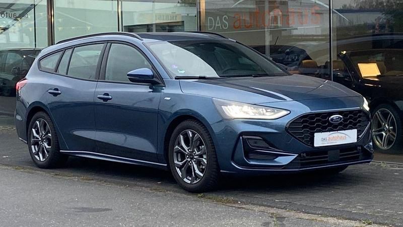 Blau Gebraucht 2025 Ford Focus ST-Line Limousine | 24.700 € (Superpreis) - Bild 1/4