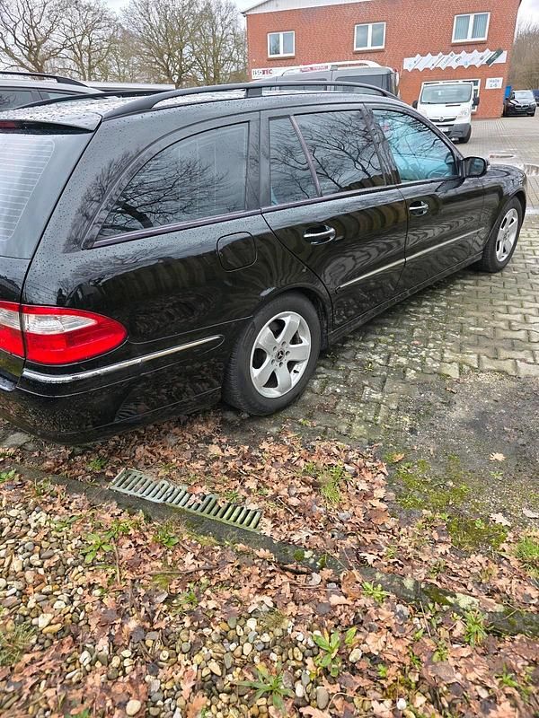 Gebraucht Mercedes E320 Avantgarde 204 PS (150 kW) 2004 Schwarz Kombi
