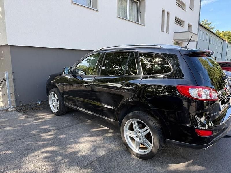 Schwarz Gebraucht 2010 Hyundai Santa Fe Premium SUV | 9.300 € (Etwas zu teuer) - Bild 1/4