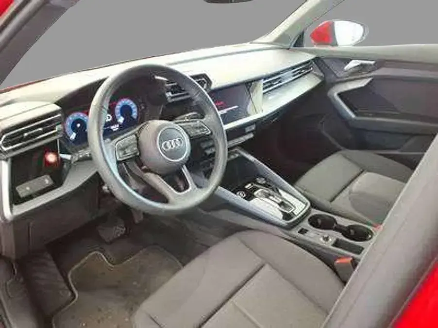 Gebraucht Audi A3 Ambiente 150 PS (110 kW) 2025 Rot Limousine