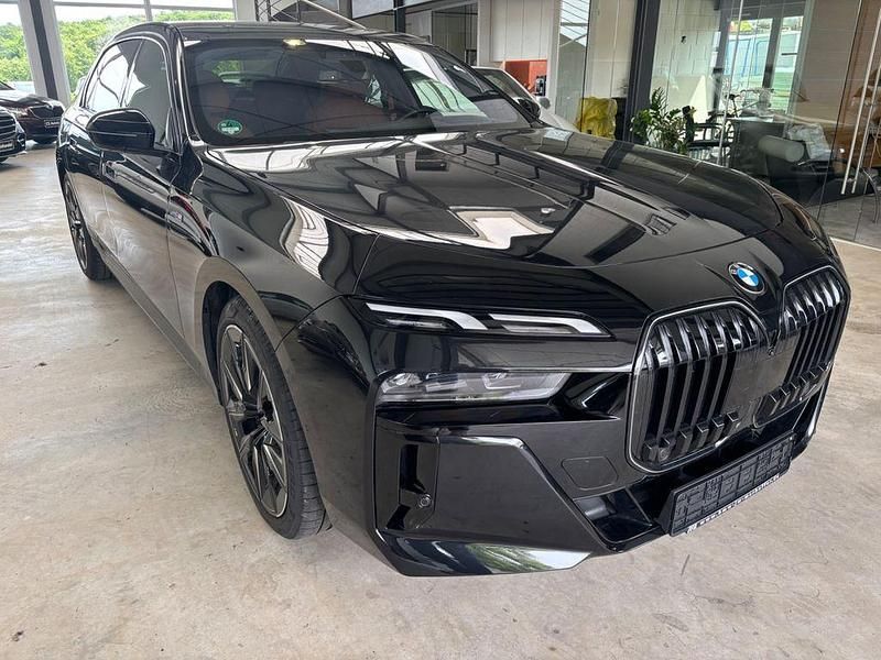 Carbonschwarz metallic Gebraucht 2024 BMW i7 Performance Limousine | 139.900 € - Bild 1/1