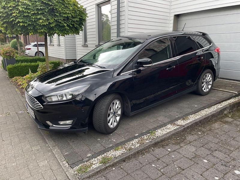 Schwarz Gebraucht 2017 Ford Focus Titanium Kombi | 10.800 € (Guter Preis) - Bild 1/4