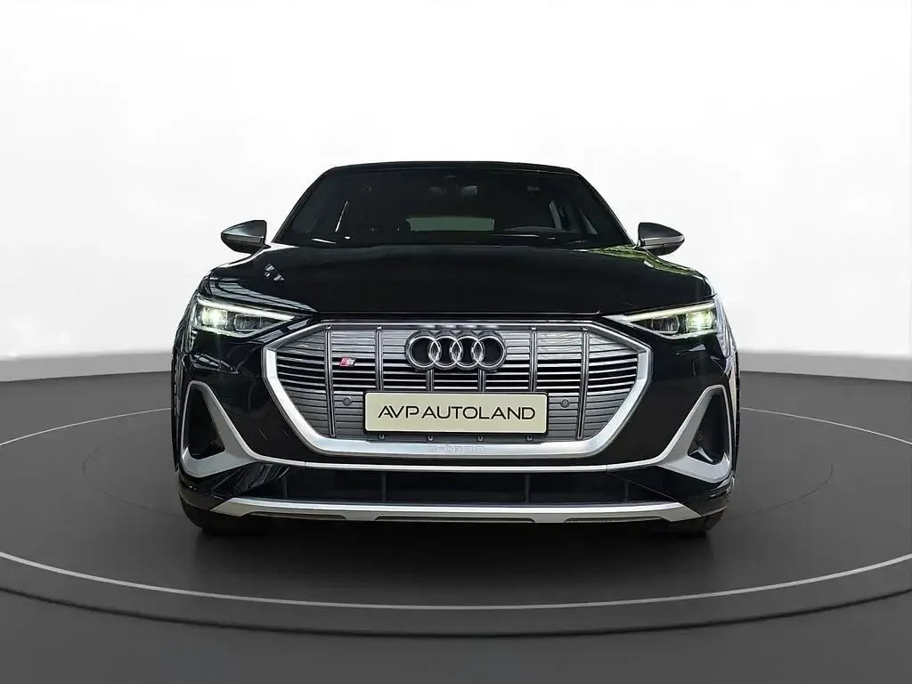 Gebraucht Audi e-tron Ambiente 369 kW (503 PS) 2022 Brillantschwarz SUV