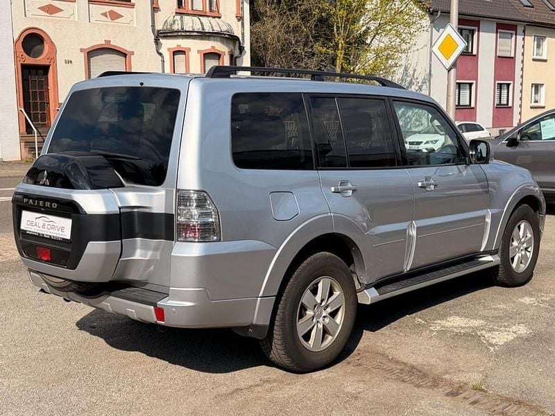 Gebraucht Mitsubishi Pajero 200 PS (147 kW) 2015 Silber SUV