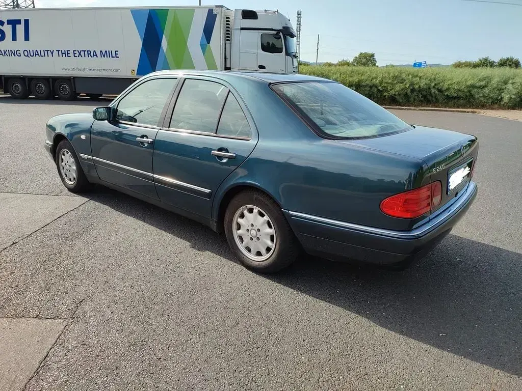 Gebraucht Mercedes E240 Elegance 170 PS (125 kW) 1999 Grün Limousine