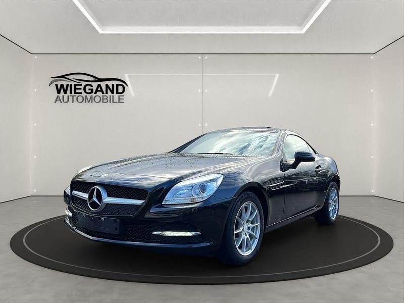 Schwarz Gebraucht 2011 Mercedes SLK200 Cabrio | 12.490 € (Fairer Preis) - Bild 1/4