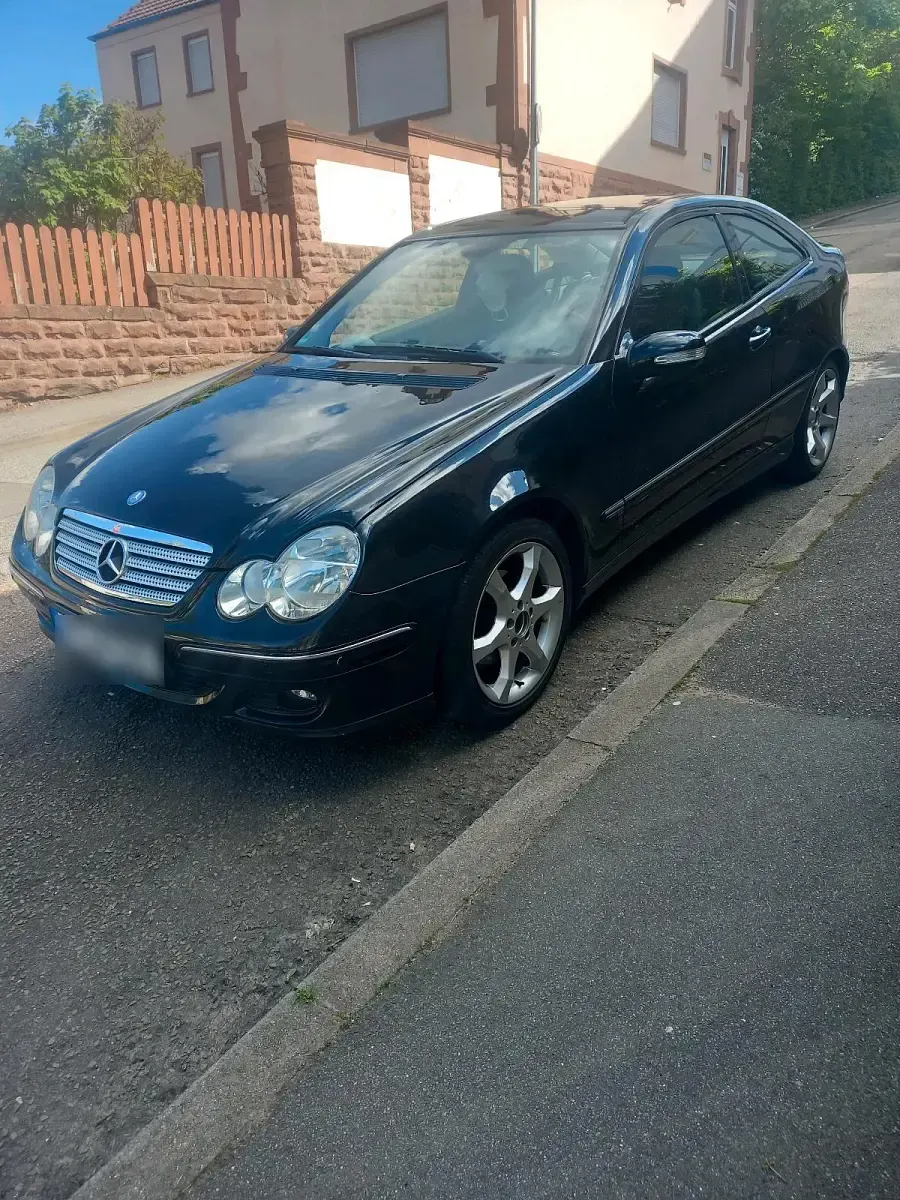 Gebraucht Mercedes C180 143 PS (105 kW) 2007 Schwarz Coupé