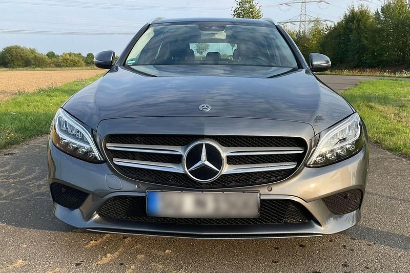 Grau Gebraucht 2019 Mercedes C180 Kombi | 22.500 € (Guter Preis) - Bild 1/4