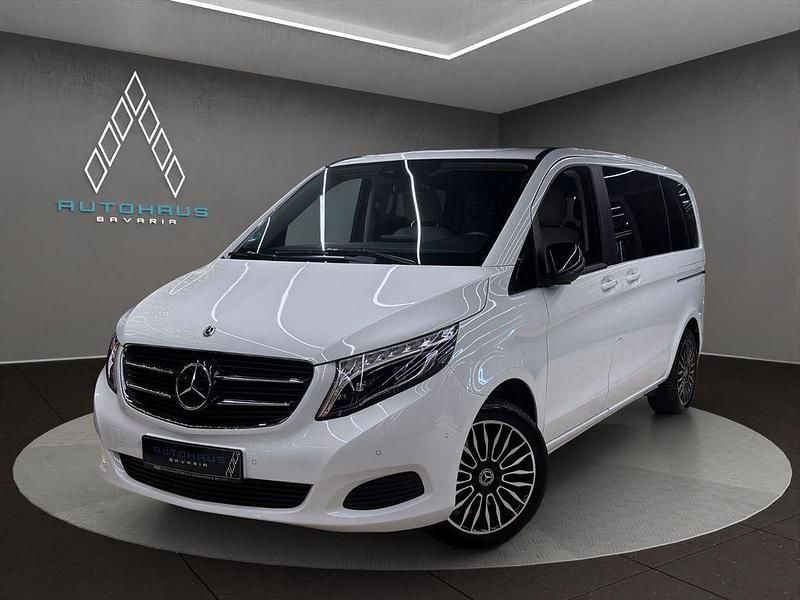 Weiß Gebraucht 2018 Mercedes V220 Edition Van / Kleinbus | 39.900 € (Superpreis) - Bild 1/4