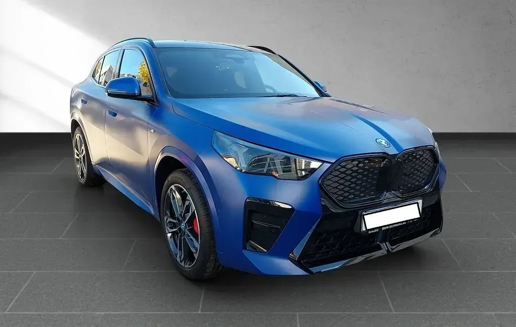 Gebraucht BMW iX2 M Sport 230 kW (313 PS) 2023 Blau SUV