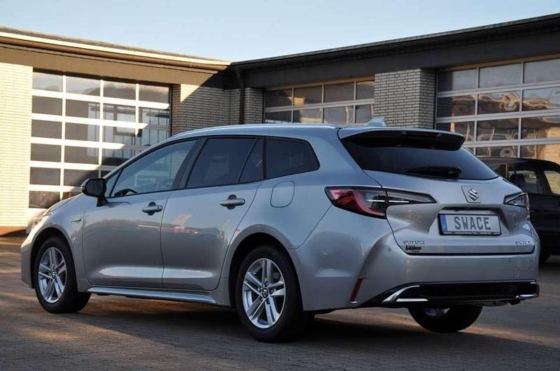 Neu Suzuki Swace Comfort+ 98 PS (72 kW) 2025 Silver metallic w/black interi Kombi