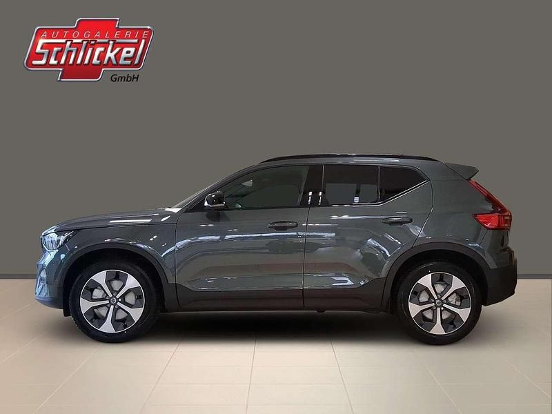 Gebraucht Volvo XC40 Plus 163 PS (119 kW) 2025 Forest lake / metallic SUV