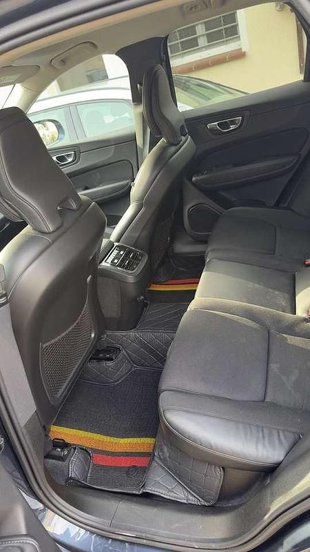 Gebraucht Volvo XC60 Momentum 190 PS (139 kW) 2020 SUV