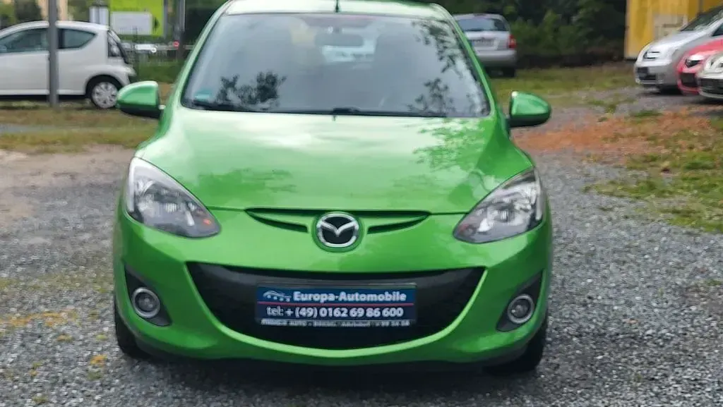 Gebraucht Mazda 2 75 PS (55 kW) 2013 Grün Kleinwagen
