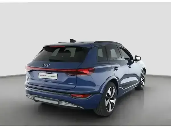 Second-hand Audi e-tron Ambiente 284 kW (387 CP) 2024 Albastru SUV