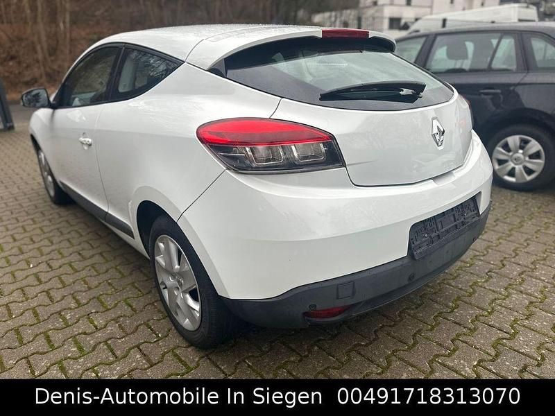 Gebraucht Renault Mégane III 110 PS (80 kW) 2011 Weiß Coupé
