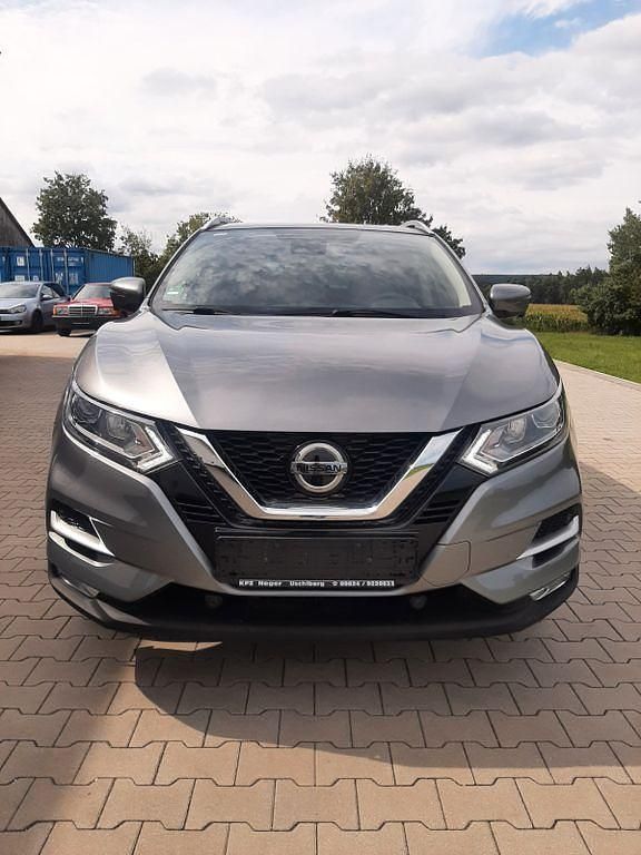 Grau Gebraucht 2020 Nissan Qashqai Zama SUV | 14.200 € (Guter Preis) - Bild 1/4