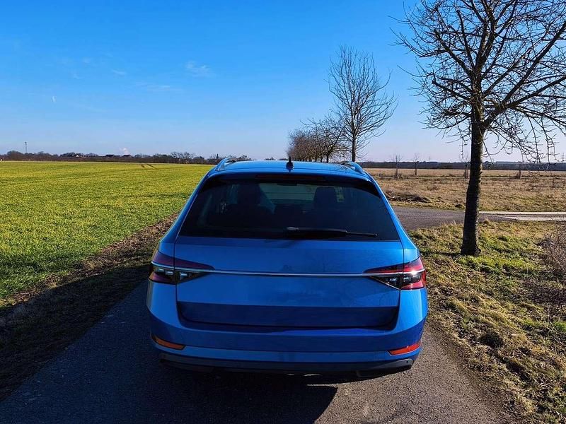 Gebraucht Skoda Superb Ambition 150 PS (110 kW) 2020 Blau Kombi