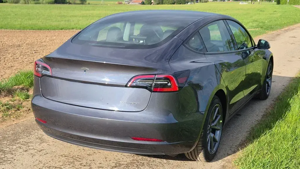 Usata Tesla Model 3 Long Range AWD 366 kW (498 CV) 2023 Argento Berlina