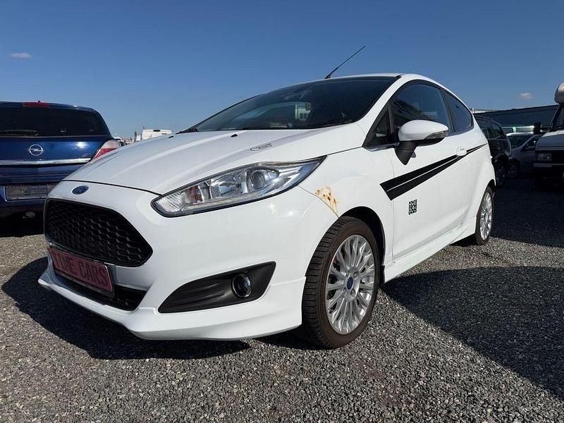 Gebraucht Ford Fiesta Titanium 101 PS (74 kW) 2013 Weiß Kleinwagen