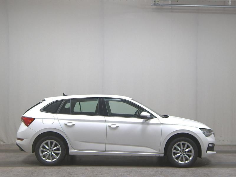 Weiss Gebraucht 2022 Skoda Scala Ambition Kleinwagen | 14.480 € (Fairer Preis) - Bild 1/4