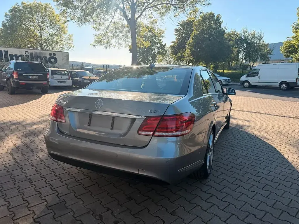Gebraucht Mercedes E250 Elegance 204 PS (150 kW) 2013 Grau Limousine
