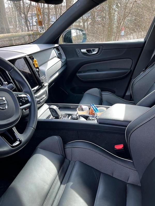 Gebraucht Volvo XC60 R-Design 198 PS (145 kW) 2021 Weiß SUV